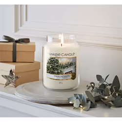 Yankee Candle Twinkling Lights bougie en cire Autres Amande, Cèdre, Jasmin, Pêche, Bois de santal, Vanille Blanc 1 pièce(s)
