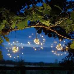 Guirlande - SMART SOLAR - Pluie dEtoiles - 3 lampions solaires - 96 LED multicolores - 3 m longueur