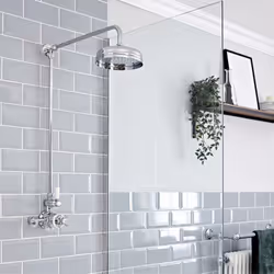 Profitez d'une douche relaxante tout en apportant une touche vintage à votre salle de bain grâce au kit de colonne de douche  ...