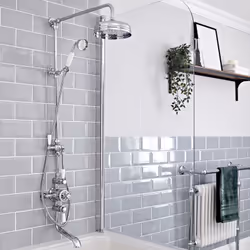 Description générale Créez un look élégant et vintage dans votre salle de bain avec la colonne de douche rétro Elizabeth. Ce  ...