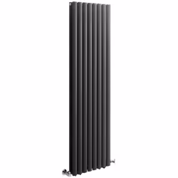 Le radiateur design vertical Vitality est doté d'une finition noire (RAL 9005), qui transforme votre espace en un rien de tem ...