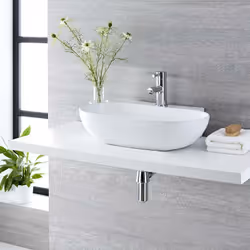 Grand classique des salles de bain contemporaines, la vasque ovale suspendue au mur, associée à ce mitigeur, forme un ensembl ...