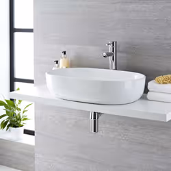 Grand classique des salles de bain contemporaines, la vasque ovale à poser, associée à ce mitigeur, forme un ensemble alliant ...