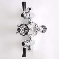 Accentué par une finition chromée résistante avec des détails en céramique noire, le mitigeur de douche thermostatique exposé ...