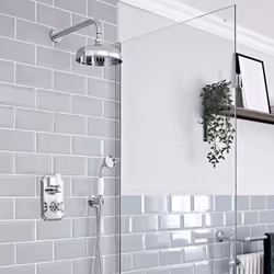 Donnez un effet de bien-être et réhaussez le style intemporel de votre salle de bain avec le kit de douche à deux sorties Eli ...