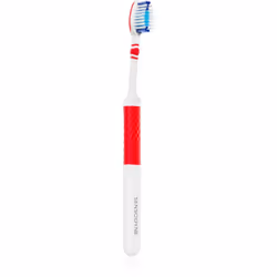 La brosse à dents Sensodyne Repair & Protect maintient la santé et la beauté de vos dents. Elle élimine efficacement la p ...