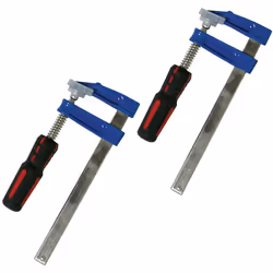 Serre-joints de qualité à mors en fonte à revêtement plastique doux pour protéger les surfaces. Poignées caoutchoutées.