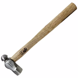 Tête en acier forgé à surface de frappe polie et manche en bois dur.