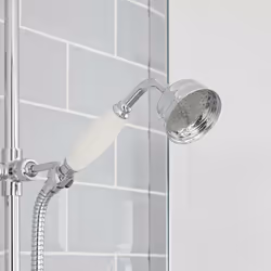 La douchette rétro Elizabeth vous permettra de profiter d'une expérience de douche rafraîchissante et apportera une touche d' ...