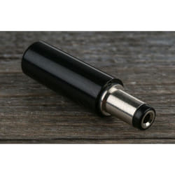 Fiche d'alimentation cc, 5.0A, ø 2.1mm, Montage sur câble, 12,0 v, 23.6mm ( Prix pour 1 )