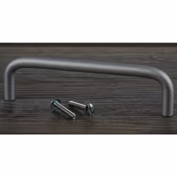 Matériau = Aluminium Longueur = 128mm Hauteur = 34 mm Largeur = 8mm Entraxes = 120mm Couleur = Argent Poignée aluminium. Poig ...