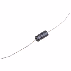 Capacité = 10µF Tension = 35V c.c. Type de montage = Traversant Technologie = Electrolytique Dimensions = 6 (Dia.) x 13mm Hau ...