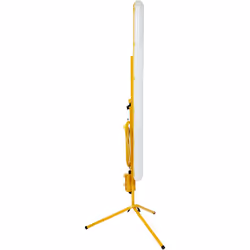 Type d'application = Trépied Type de lampe = LED Puissance = 30 W Tension = 100 - 277 V Anticorrosif = Oui Indice IP = IP65 M ...