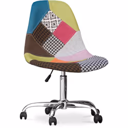 Vous aimez le patchwork et vous cherchez une nouvelle chaise de bureau ? Alors cette chaise de bureau en patchwork pourrait t ...