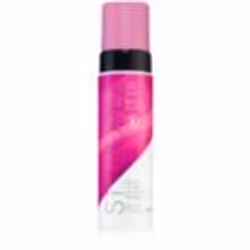 Le produit autobronzant pour visage St.Tropez Self Tan donne à votre peau un aspect naturellement bronzé parfait.