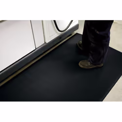 Découvrez le Tapis anti-fatigue Orthomat®, l’allié idéal pour votre confort au travail. Mesurant 600 x 900 mm et d'une épaiss ...