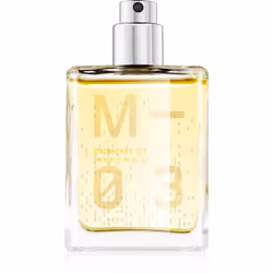 Ce qui fait la magie de ce parfum, c’est qu’il est adapté aussi bien aux hommes qu’aux femmes. Chacun y trouve son bonheur, e ...