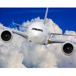 Walltastic - Papier peint avion de ligne blanc biréacteurs au dessus des nuages blancs 305x244 cm