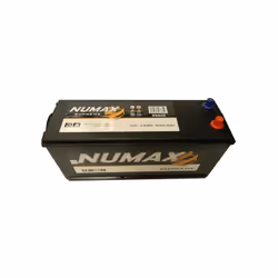 Batterie de démarrage de tracteur / tractopelle, livrée prête à l'emploi. Tension : 12V Capacité : 135Ah Intensité de démarra ...