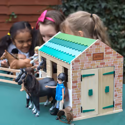 Lottie Dolls Toy Horse Stables maison de poupée