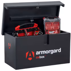 Le COFFRE DE CHANTIER OXBOX 885x470x450 ARMORGARD - OX1 est une solution de rangement optimale pour les professionnels à la r ...