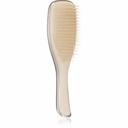 Outre le shampoing, l’après-shampoing et d’autres produits de soin sont essentiels pour garder de beaux cheveux. Une bonne ro ...