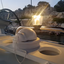 La lampe solaire LED est détachable de son socle (pour l'hivernage, la lecture, les repas) Peut être combiné avec les support ...