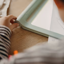 KIDYWOLF KIDYDRAW PRO Tablette Lumineuse Enfant Biface Vert - Vue supplémentaire 8