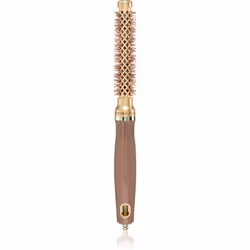 Ne sous-estimez pas la qualité et l'effet de votre brosse sur la qualité et la satisfaction de vos cheveux. La brosse ronde c ...