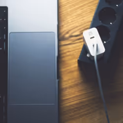 XtremeMac XWH-SPC60-03 chargeur d'appareils mobiles Smartphone, Tablette Blanc Secteur Charge rapide Intérieure - Vue supplémentaire 5