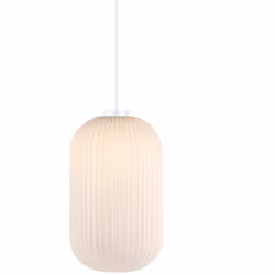Milford est une superbe suspension décorative aux formes organiques. Sa surface mate légèrement transparente diffuse une douc ...
