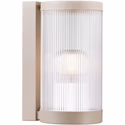 La série Coupar du duo de designers danois Says Who présente une version moderne de la lanterne traditionnelle. Avec ses lign ...