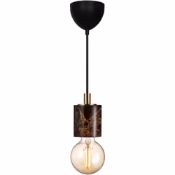 Cette lampe design évoque la nature brute et exprime un contraste entre une surface de marbre colorée et épurée et une source ...