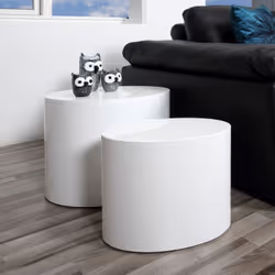 Ce lot de 2 tables d'appoint ovales décor blanc brillant est un modèle dernier cri qui s'ajoute aux mobiliers contemporains d ...