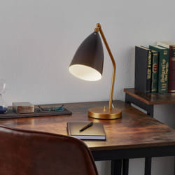 GUBI Gräshoppa lampe de table Noir, Laiton