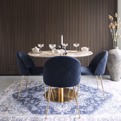 Prenez plaisir à relooker votre intérieur en optant pour ce tapis vintage en polyester bleu et beige FAGUO . Il s'agit d'un a ...