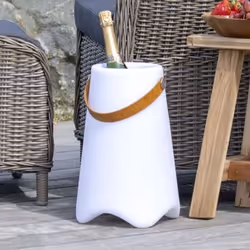 Cette lampe LED seau à champagne blanc se pose sur un buffet ou parmi les couverts sur la table à manger. Il s'agit d'une cré ...