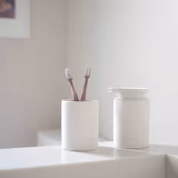 Zone Denmark Karma Blanc Distributeurs de salle de bain