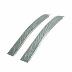 Jeu de 2 rampes en aluminium incurvées qui peut supporter 400kg par paire. Elles sont munie d'une adhèrance maximale graçe au ...