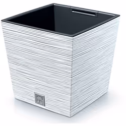 La collection Furu présente ce pot blanc et avec des dimensions de 29,5 x 29,5 x 29 cm, avec une capacité de 14 litres. De pl ...