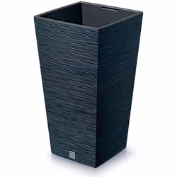 La collection Furu présente ce rempotage de couleurs anthracites et avec des dimensions de 26,5 x 26,5 x 50 cm, avec une capa ...