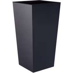 Planteur créé pour les clients qui apprécient un design moderne avec des éléments classiques. Produit en plastique de haute q ...