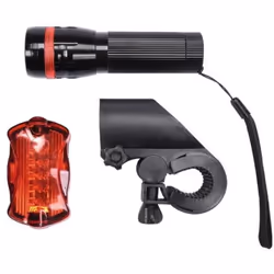 Ensemble de lampes de vélo. |Le feu avant est équipé d'une diode CREE XP-E performante de 3 W et délivrant un flux lumineux d ...