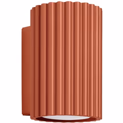 La série KARBON est une collection très moderne de lampes avec une texture nervurée unique, disponible dans différentes confi ...