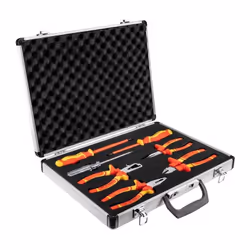 La trousse à outils 1000V NEO (réf. 01-235) comprend 7 pièces : dont tournevis et pinces. Certifié pour fonctionner sous tens ...