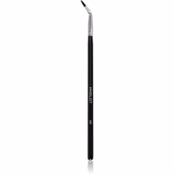 Appliquer un eyeliner précis peut être une science. Le pinceau eyeliner courbe Inglot Makeup Brush est astucieusement incurvé ...