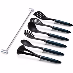 Ensemble de 7 ustensiles de cuisine en nylon de BERLINGER HAUS de la ligne Aquamarine Metallic Collection avec un support mur ...