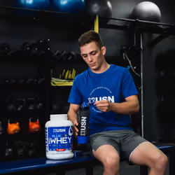 USN - Ultimate Sports Nutrition Tornado Shaker 750 ml Bleu, Transparent