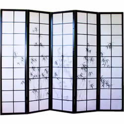 Description générale Paravent japonais élégant avec un encadrement en bois et en bambou noir, ornée d'un dessin de bambou sur ...