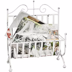 porte revues coloris blanc antique, il donnera une touche de déco à votre intérieur. Dimensions : L 37 x P 18 x P 44 cm. Colo ...